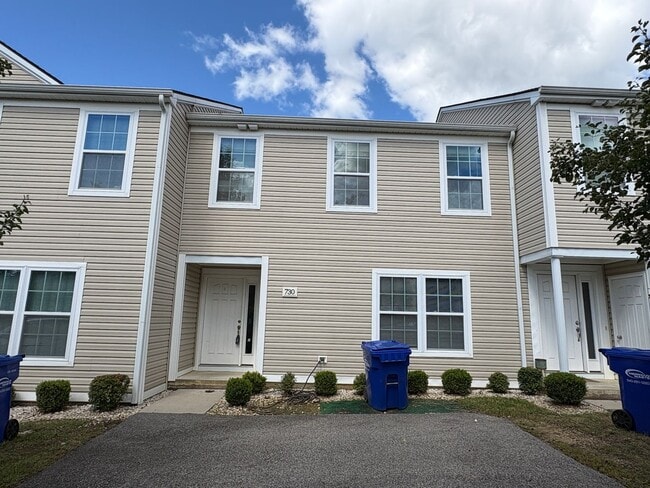 Primary Photo - 730 Twisted Oak Dr NW