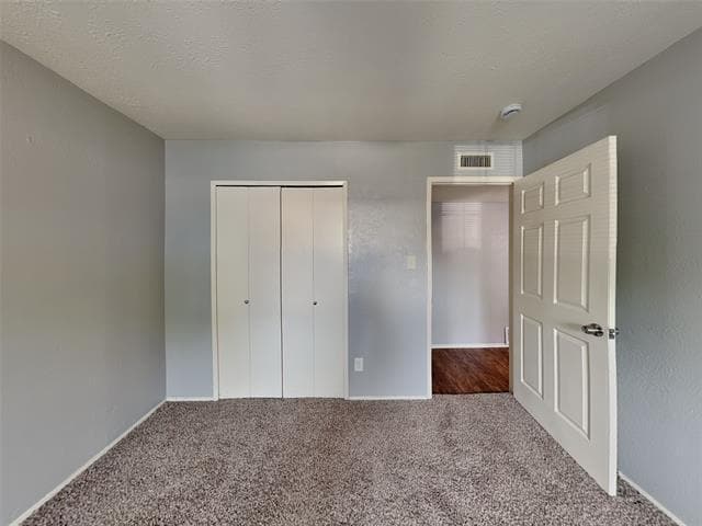 Building Photo - 7439 Oakmore Dr