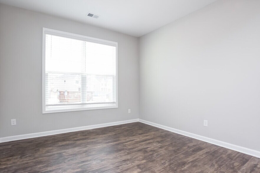 Building Photo - 383 Lenore Ct
