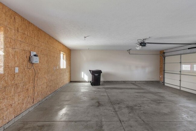 Building Photo - 112 N 5th St