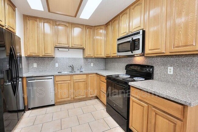 Building Photo - 2394 Alta Garden Ln