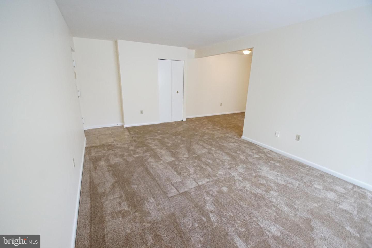 Building Photo - 140 Royal Oak Dr