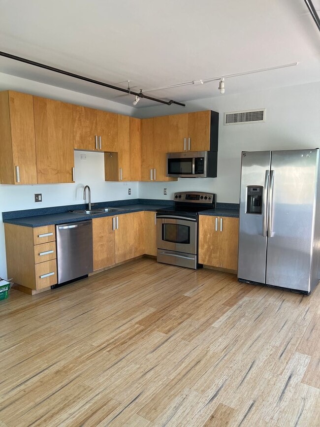 Building Photo - 1001 E 17th St