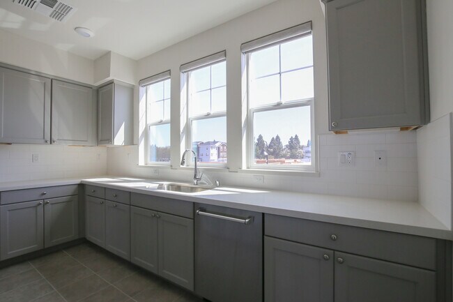 Building Photo - 838 Galt Ter