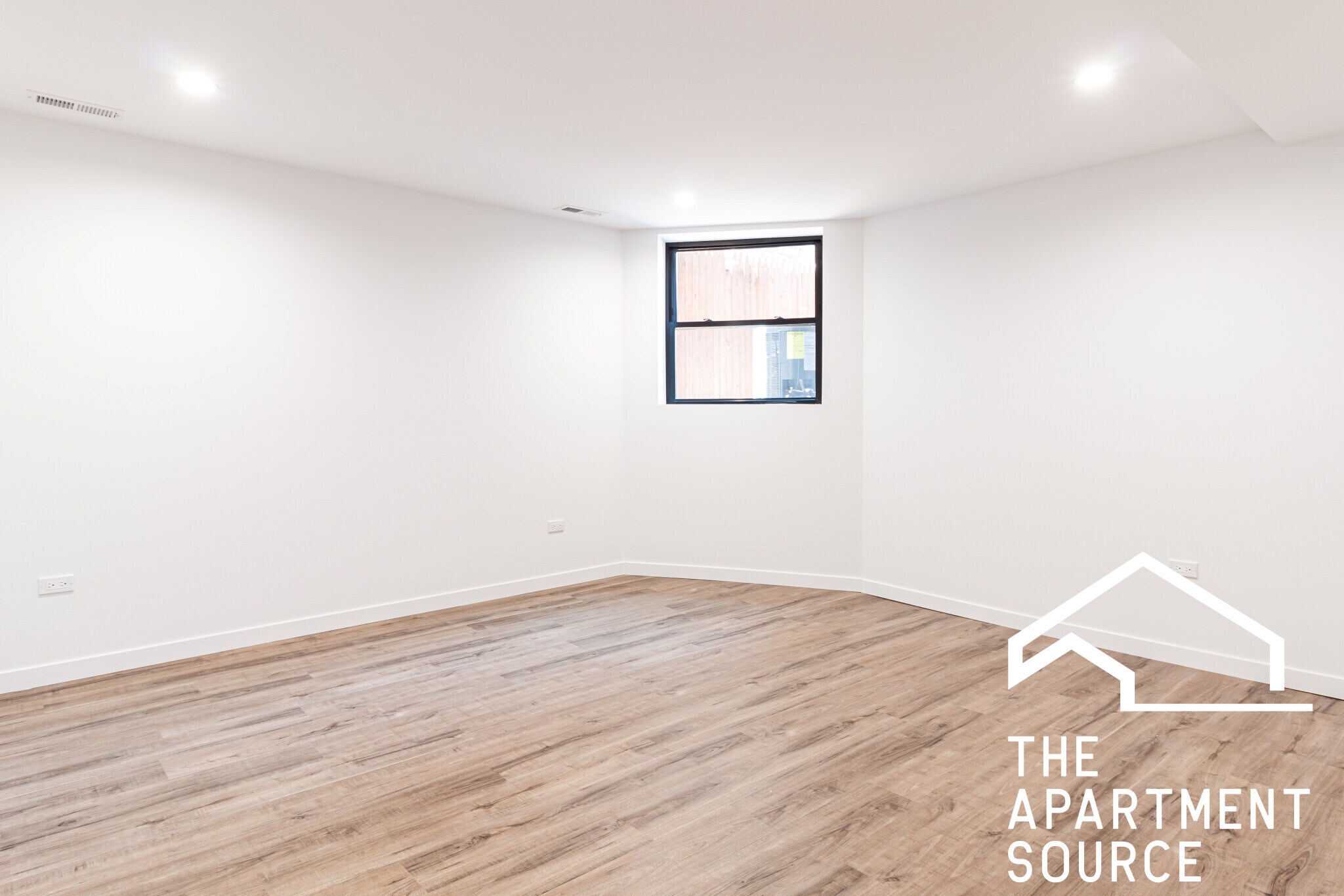 Building Photo - 1428 W Jonquil Ter