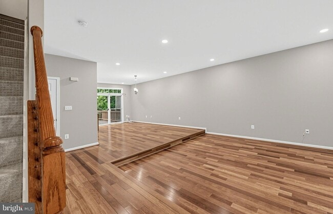 Building Photo - 21588 Bankbarn Terrace