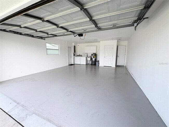 Building Photo - 3126 Shamrock Dr
