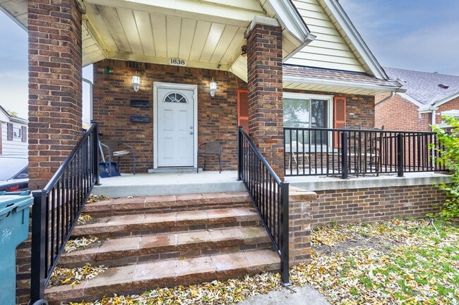 Building Photo - 1838 Markese Ave