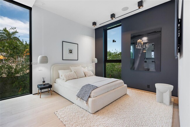 Building Photo - 1369 N Venetian Way