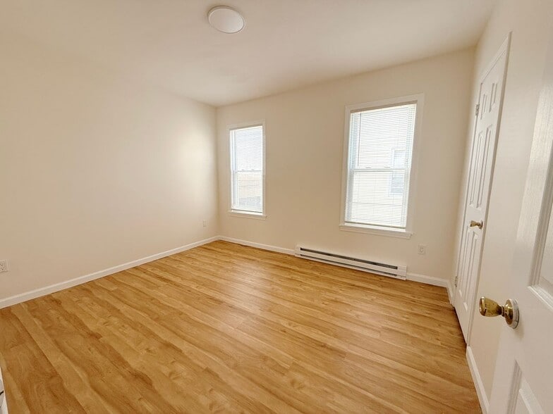 Building Photo - 70 Lindley St