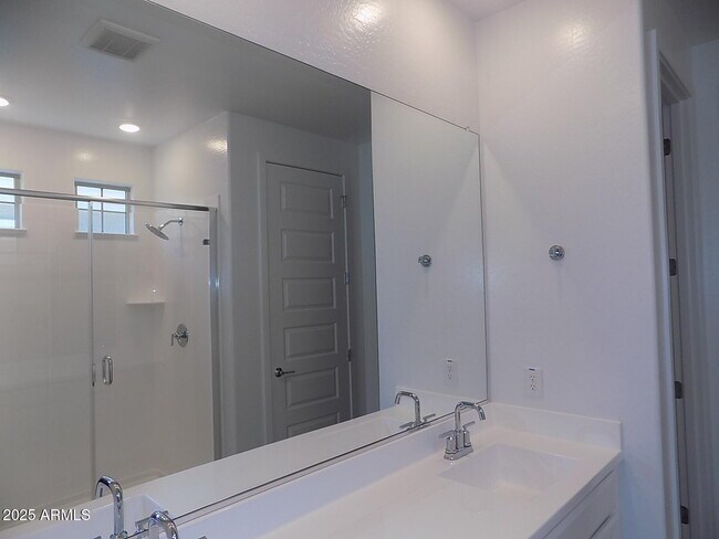 Building Photo - 1159 E Sabino Dr