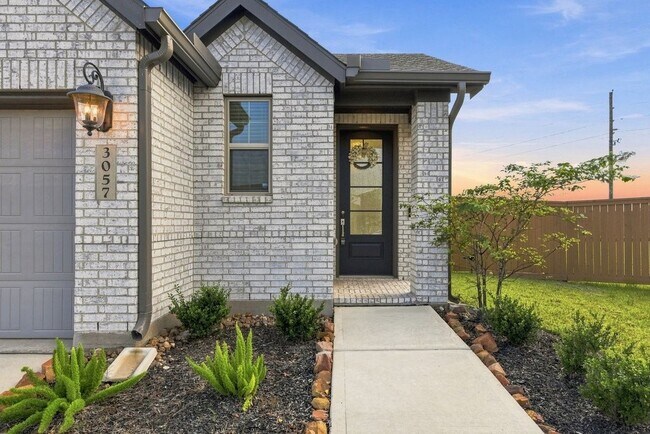 Building Photo - 3057 Pensacola Dr