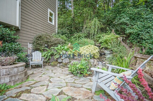 Building Photo - 3 Bed 2.5 Bath for Rent in Lake Forest Park!