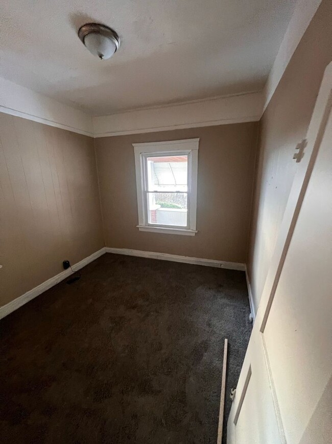 Building Photo - SECTION 8 WELCOME – Spacious 4-Bedroom Home!