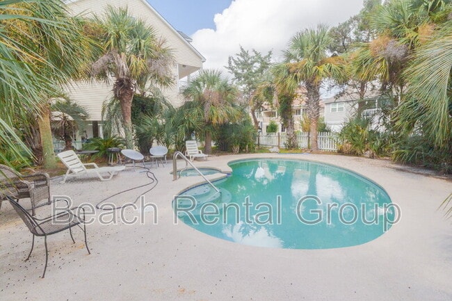 Building Photo - 4718 Seaview St
