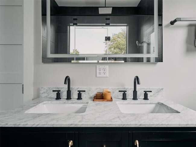 Building Photo - 412 Kemp St