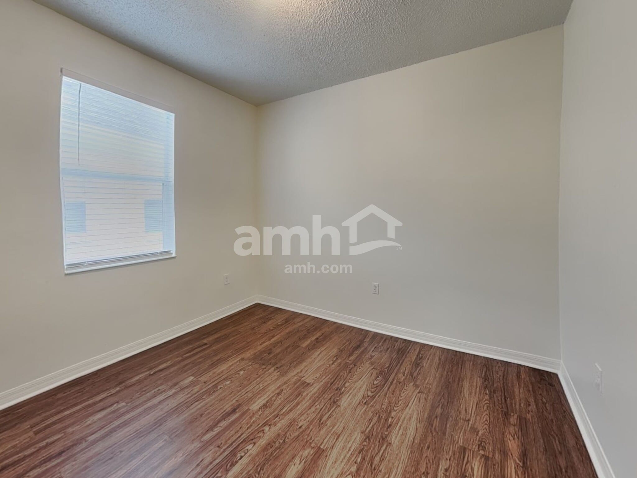 Building Photo - 10105 Granite Bay Dr