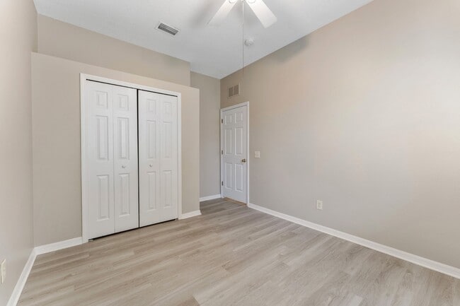 Building Photo - Absolutely stunning 3BR/2BA & 2-Car Garage home in highly sought-after Ballantrae community