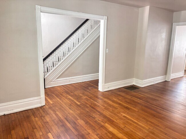 Building Photo - 4 Bedroom, 2 Full Baths Harrisburg House for Rent