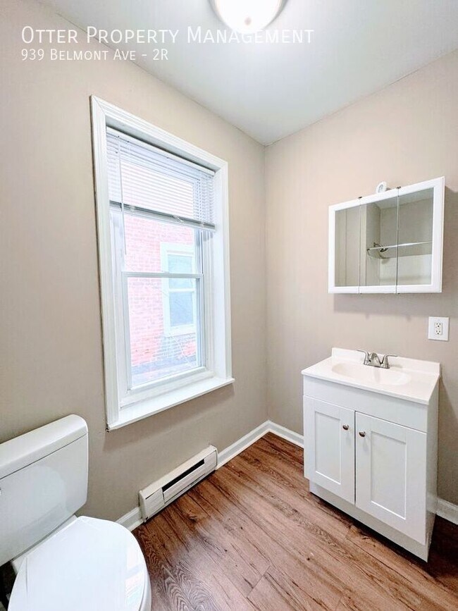 Building Photo - 939 Belmont Ave