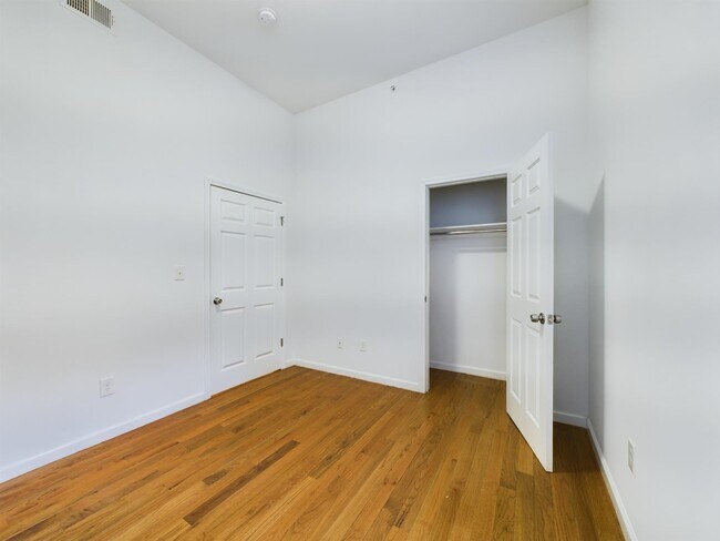 Building Photo - 137 Monticello Ave