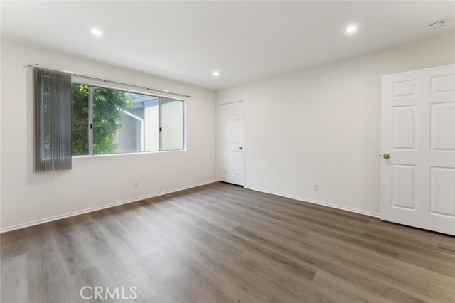 Building Photo - 731 E Cypress Ave