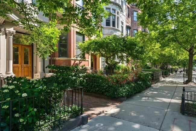 Building Photo - 322 Beacon St