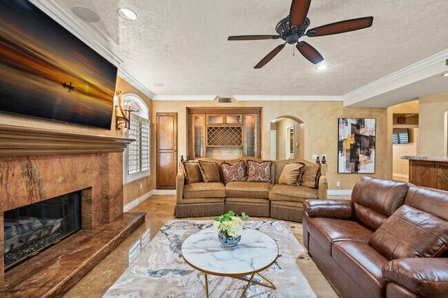 Building Photo - Elegant 5BR Furnished Estate with Pool & G...