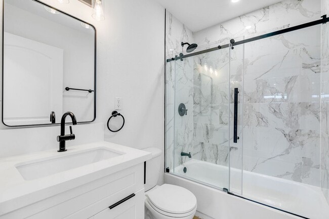 Building Photo - Fully Remodeled 4-Bed 2-Bath Home in Prime...