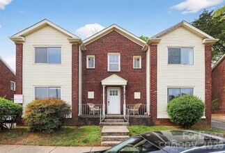 Building Photo - 1418 Park Dr