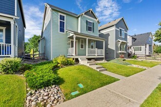 Building Photo - Beautiful 3-Bedroom, 2½-Bath Home with Ope...