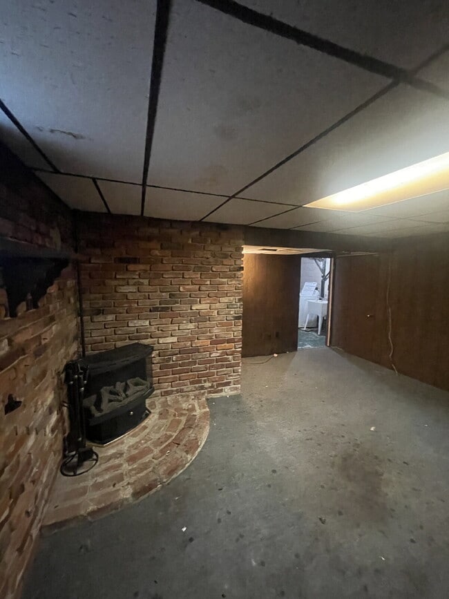 Building Photo - 149 Parkwood Rd