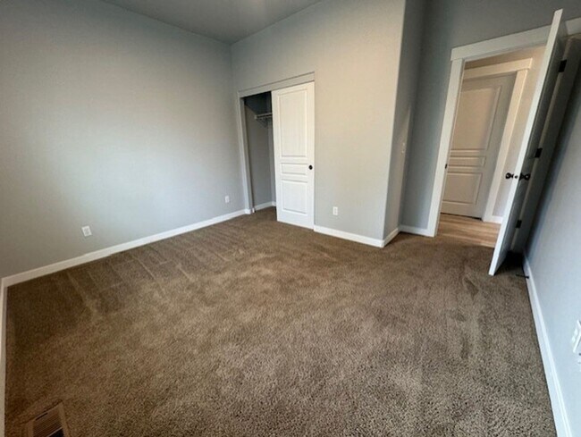 Building Photo - Single level home