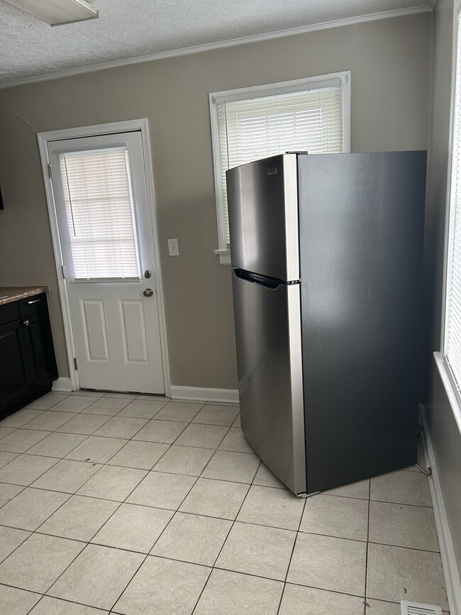 Building Photo - 202 Morgan St