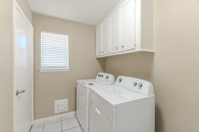 Building Photo - 13417 Bunker Hill Dr