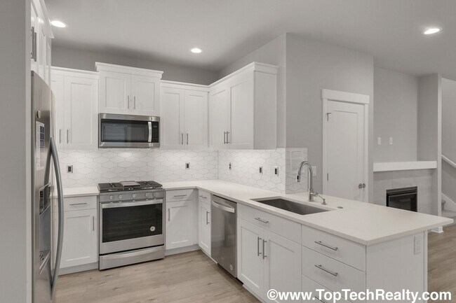 Building Photo - Gorgeous Modern New Construction 3BD · 2.5...