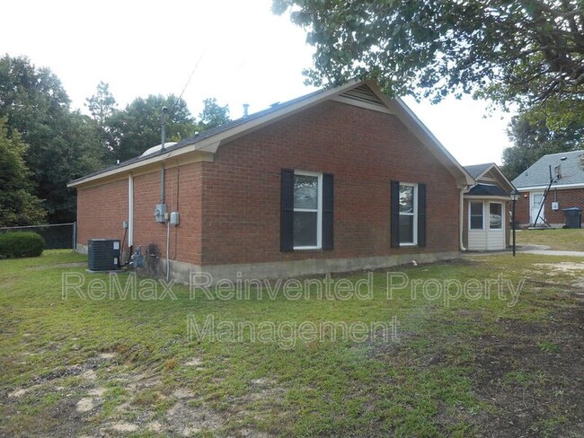 Building Photo - 3010 Miranda Rd