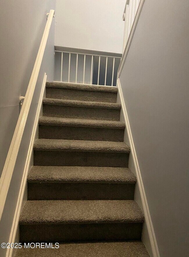 Building Photo - 185 Clubhouse Dr