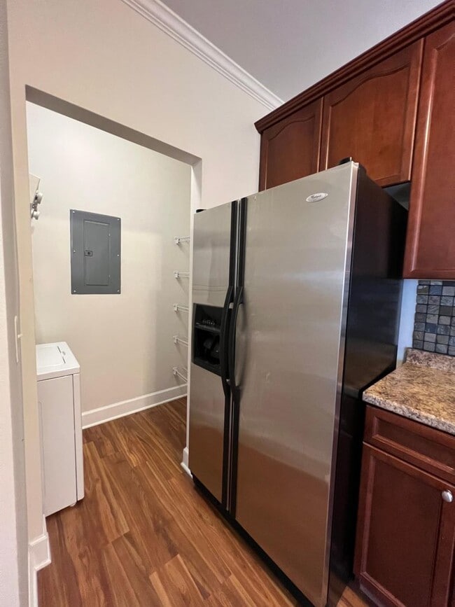 Building Photo - 2 bed 2 bath Lenox village condo