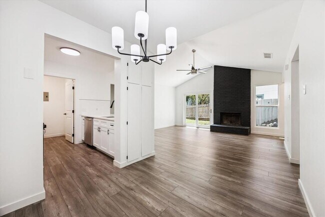 Building Photo - 7103 Treasure Cove
