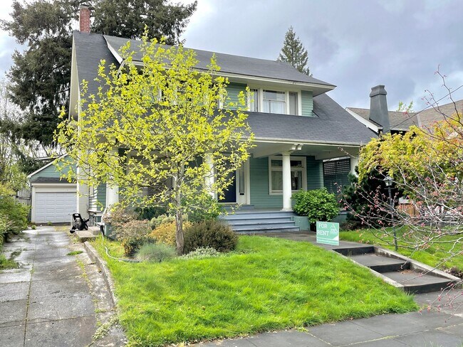 Building Photo - Coveted Laurelhurst Craftsman, Detached Garage, A/C, Hardwoods...A Rare Listing!