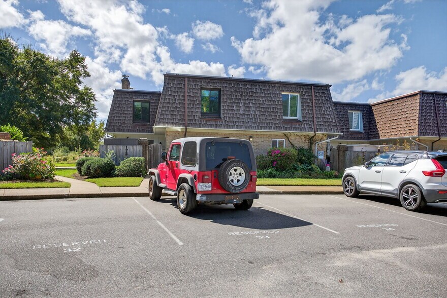 Building Photo - 1737 Ocean Bay Dr