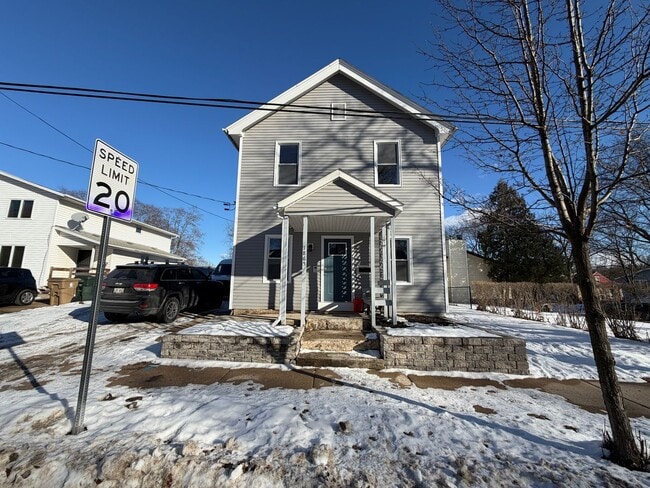 Building Photo - 1865 Fisher St