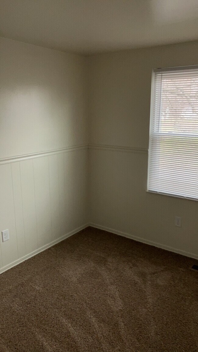 Building Photo - 105 Woodard Dr