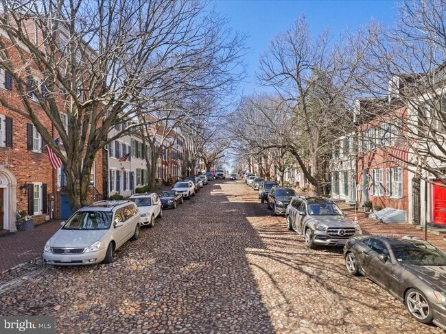 Building Photo - 811 Gibbon St