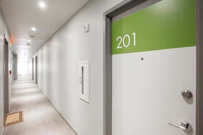 Building Photo - 2 Bed/2 Bath  Modern Condo in the Heart of Adams Morgan