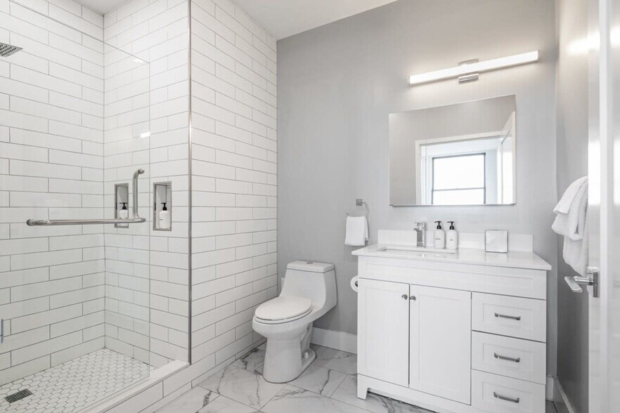 Building Photo - 150 S 6th St