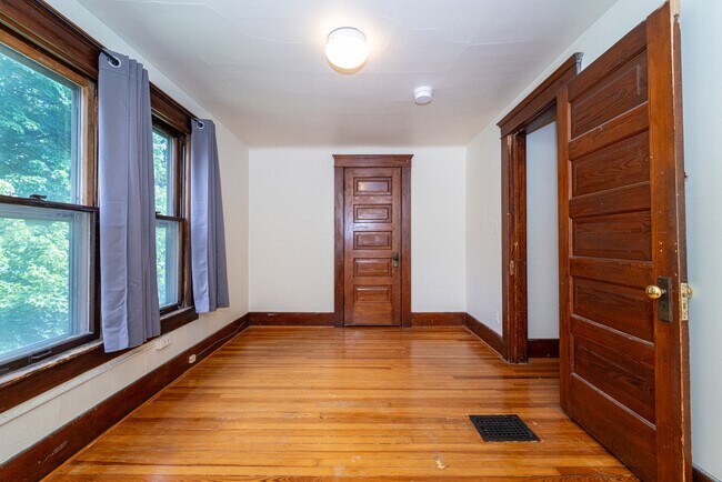 Building Photo - 117 Adams St