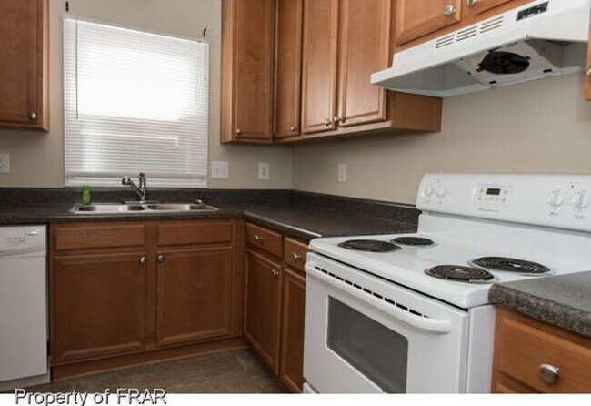 Building Photo - 422 Kirkcaldy Ct