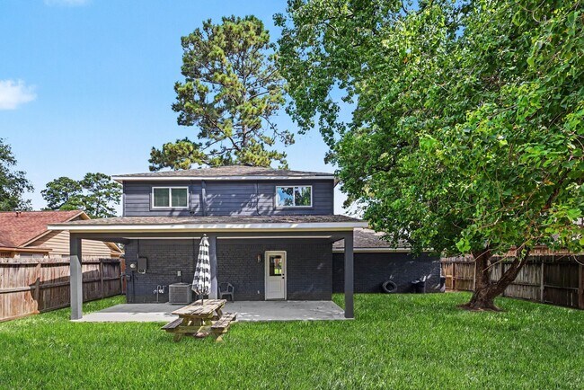 Building Photo - 2430 Summer Spring Dr